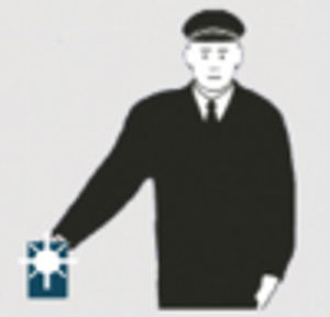 Person i uniform holder signallampe med hvitt blinkende lys ned