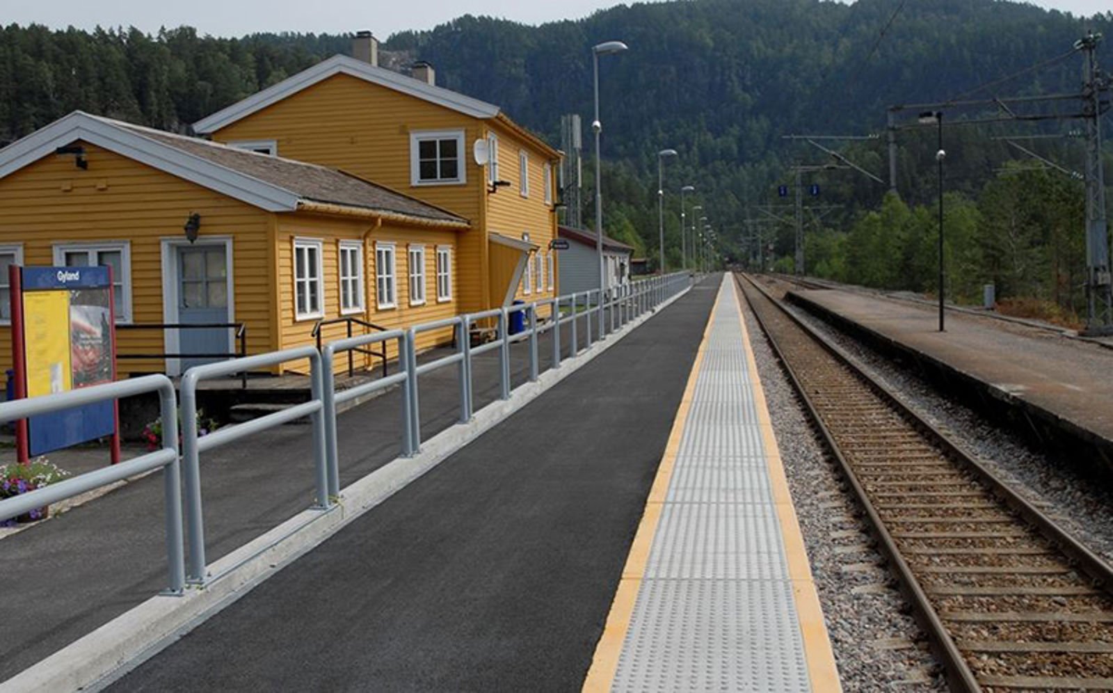 Gyland stasjon sett i retning mot Oslo