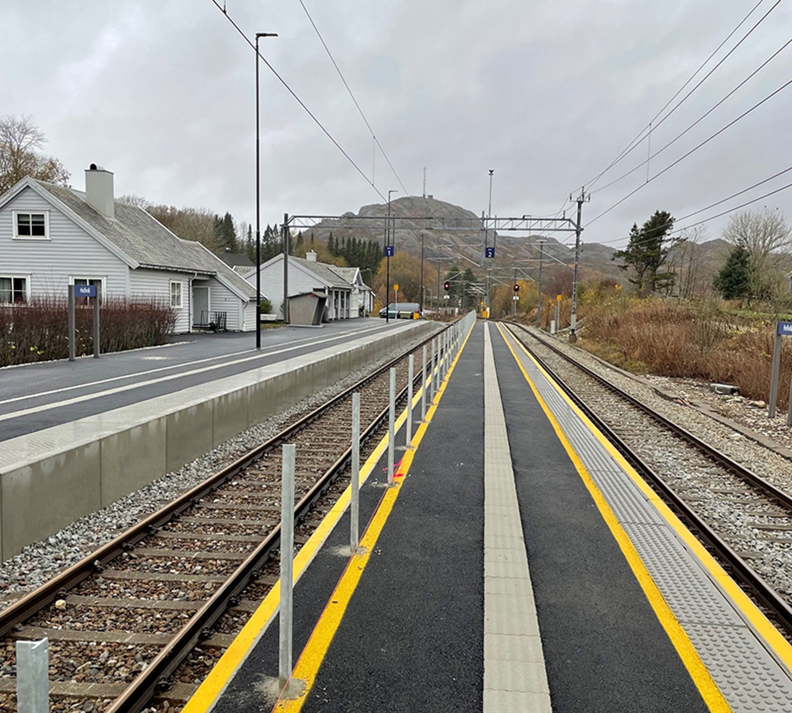 Hellvik stasjon sett i retning fra Oslo