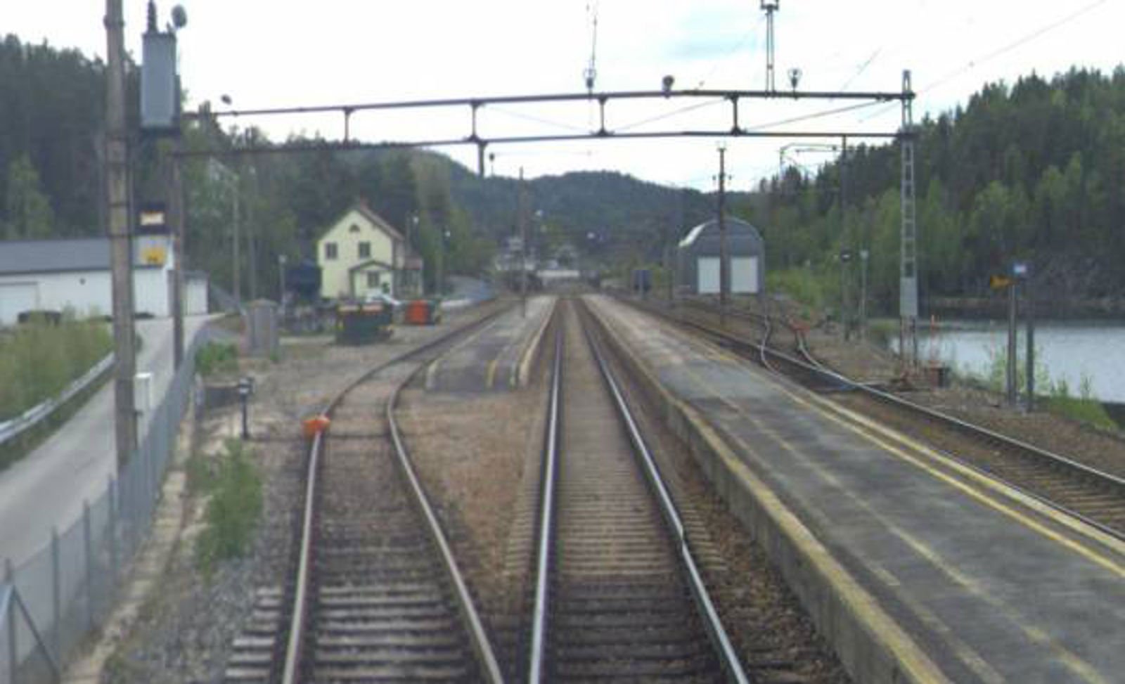 Neslandsvatn stasjon sett i retning mot Kristiansand