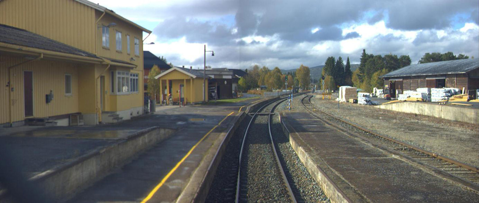Os stasjon sett i retning mot Oslo