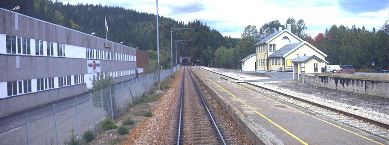 Trofors stasjon sett i retning fra Oslo